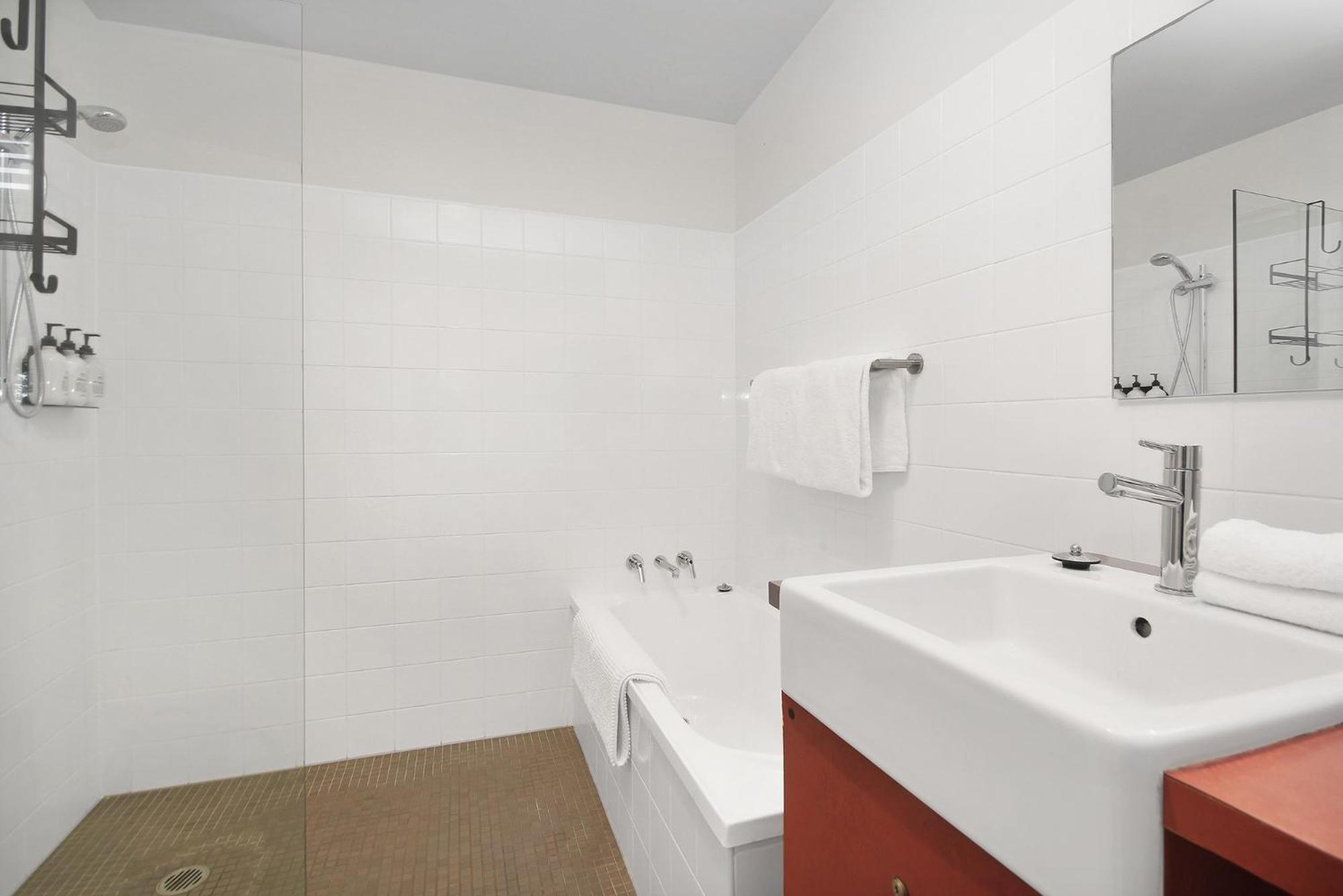 לנוקס הד Lennox Holiday Apartments מראה חיצוני תמונה