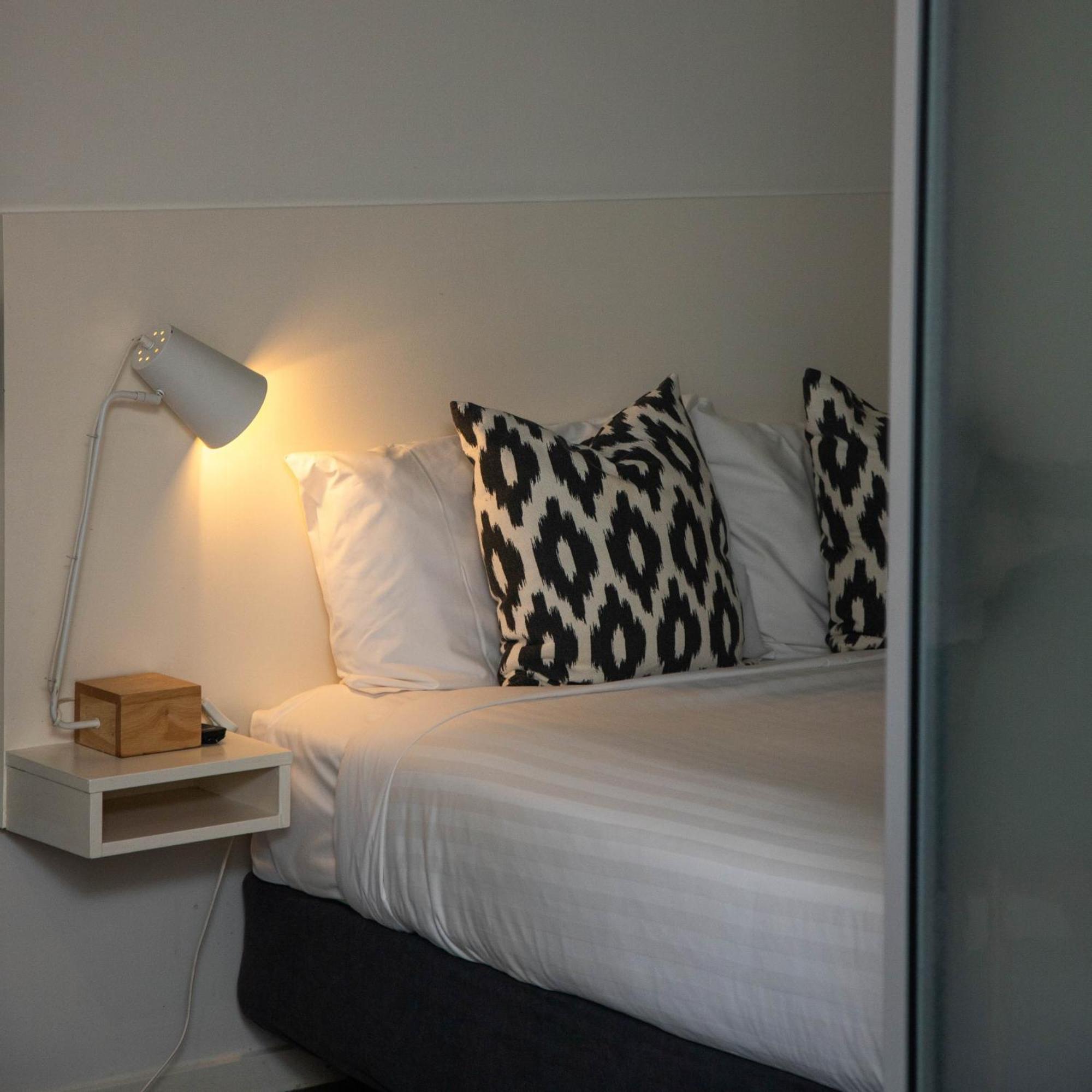 לנוקס הד Lennox Holiday Apartments מראה חיצוני תמונה